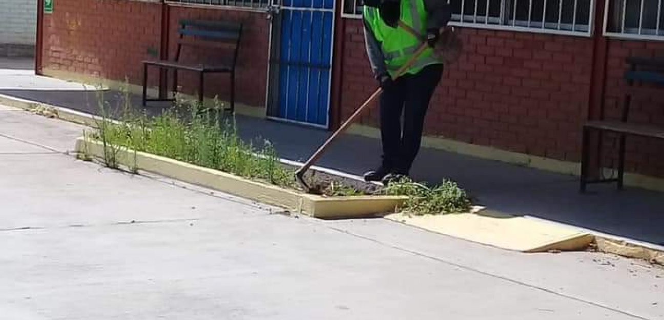 Servicios Municipales de Soledad colabora para mantener las escuelas en óptimas condiciones