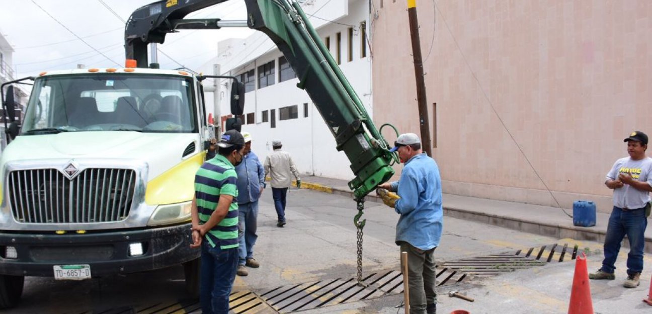 Desarrollo Urbano de Soledad apoya en tareas de limpieza y desazolve durante las lluvias