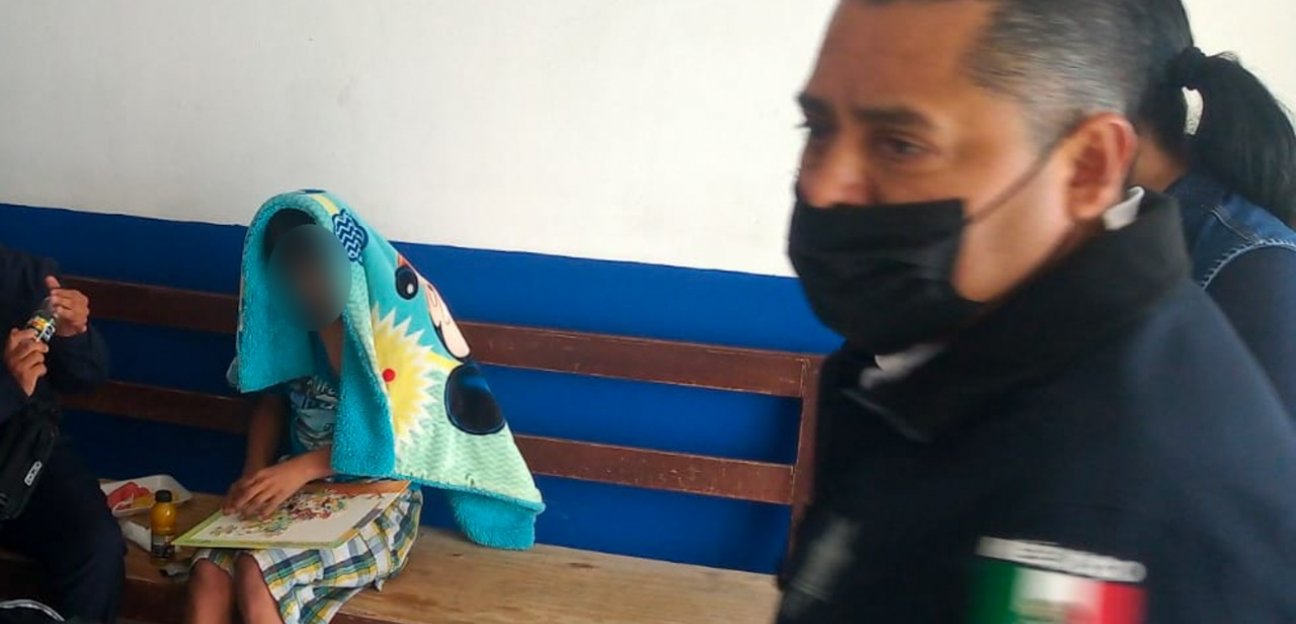 Menor que deambulaba por la Carretera a Matehuala es rescatado es rescatado por policías de Soledad