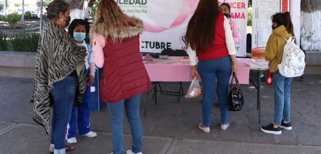 Instalan módulo de atención y concientización sobre el cáncer de mama en plaza principal de Soledad