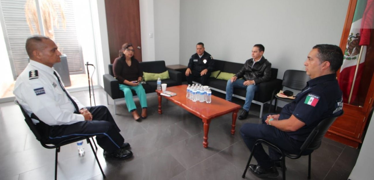 Leonor Noyola se reúne con mandos policiacos