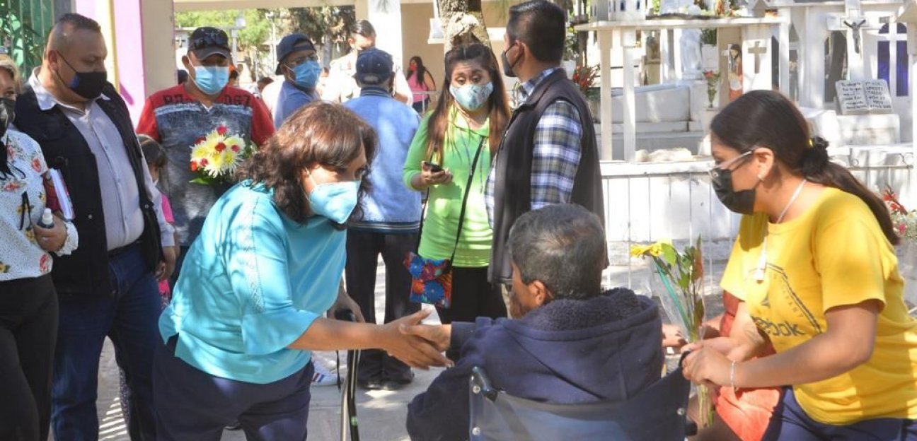 Alcaldesa de SGS realiza recorrido de supervisión en cementerios municipales