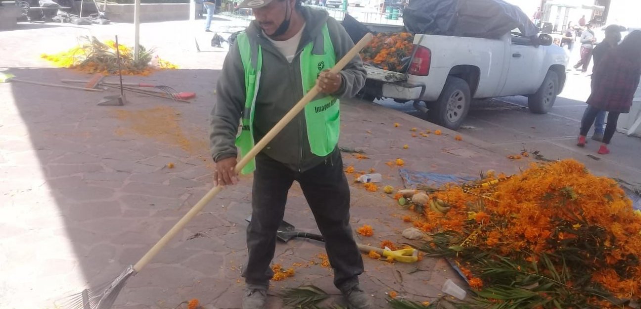 Recolectan 20 toneladas de basura en los cementerios de SGS