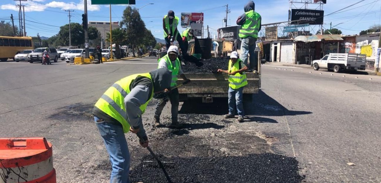 Avanza programa de bacheo en SGS
