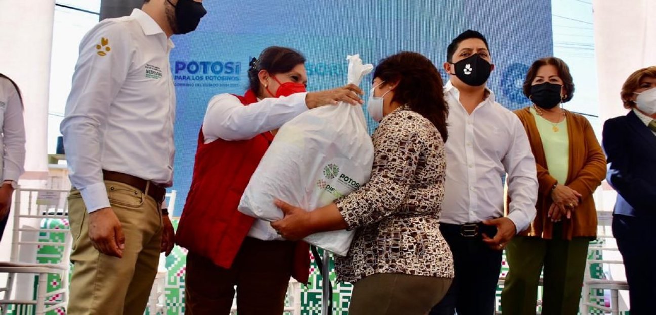 Continúa la entrega de Becas Alimentarias en SGS