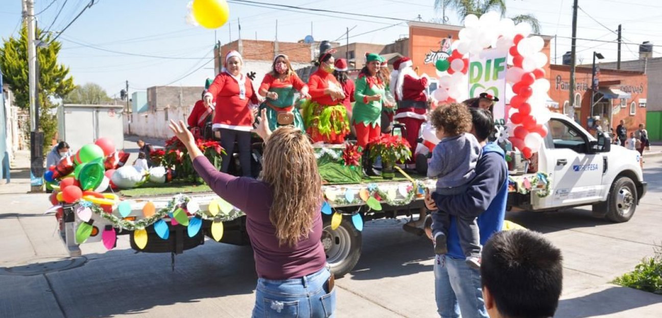 DIF de Soledad realiza caravana navideña