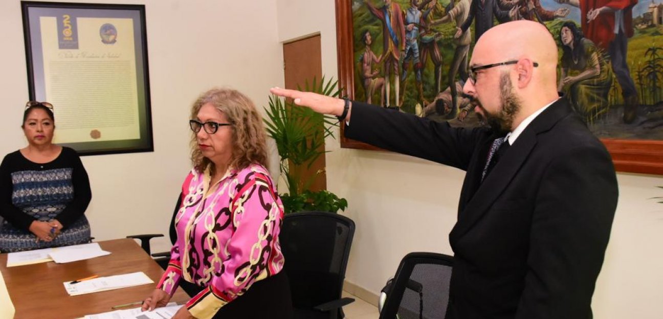 Alcaldesa Leonor Noyola tomó protesta a Ernesto de Jesús Barajas Ábrego como secretario general del Ayuntamiento