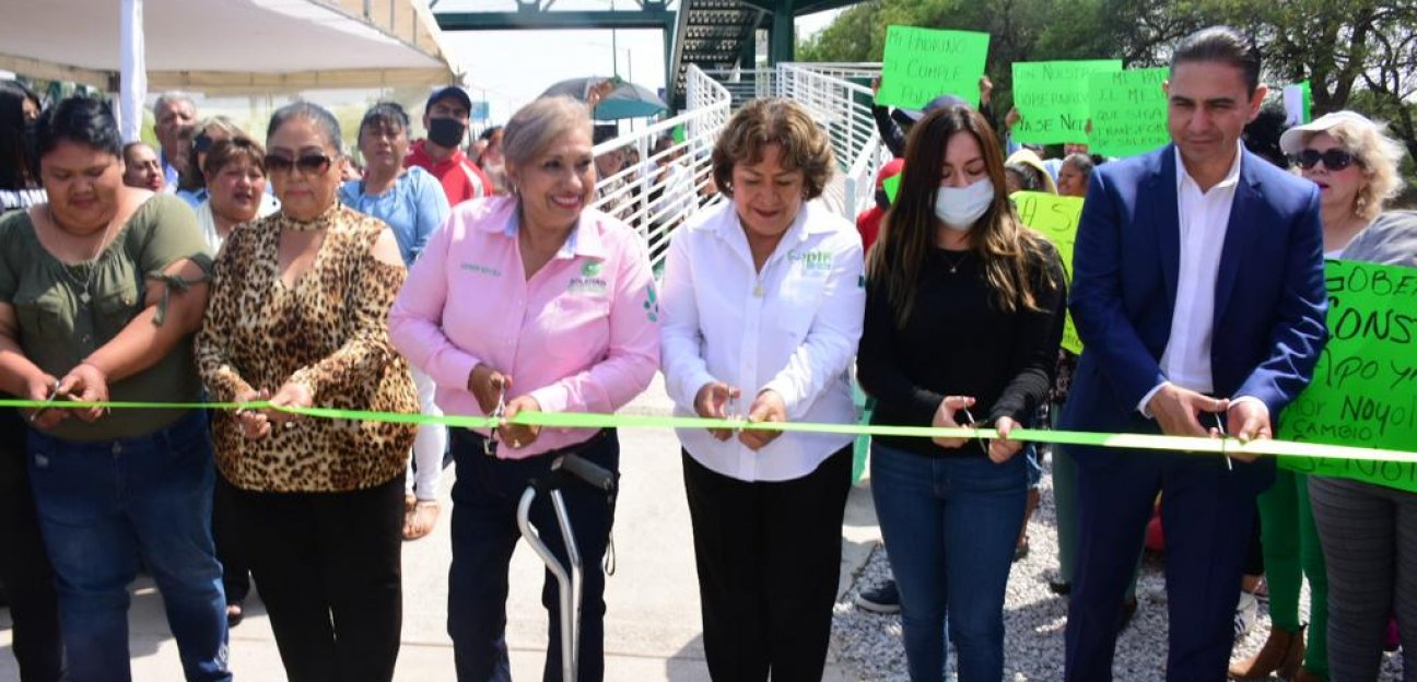 Alcaldesa de Soledad de Graciano Sánchez inaugura puente peatonal en la Constancia