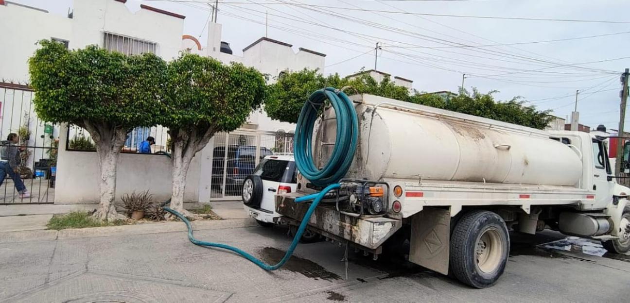 En Apoyo a la Educación, Ayuntamiento de Soledad mantiene entrega de agua a escuelas y colonias