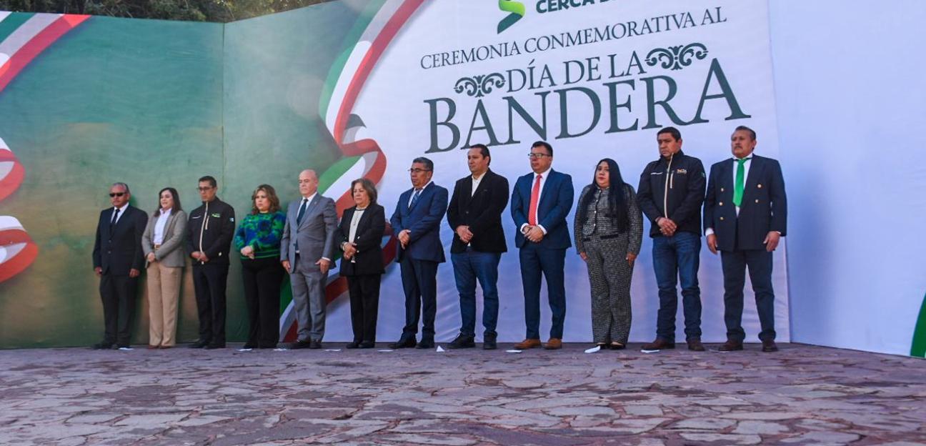 Alcalde Juan Manuel Navarro dirige Juramento a la Bandera Nacional de cientos de estudiantes soledenses