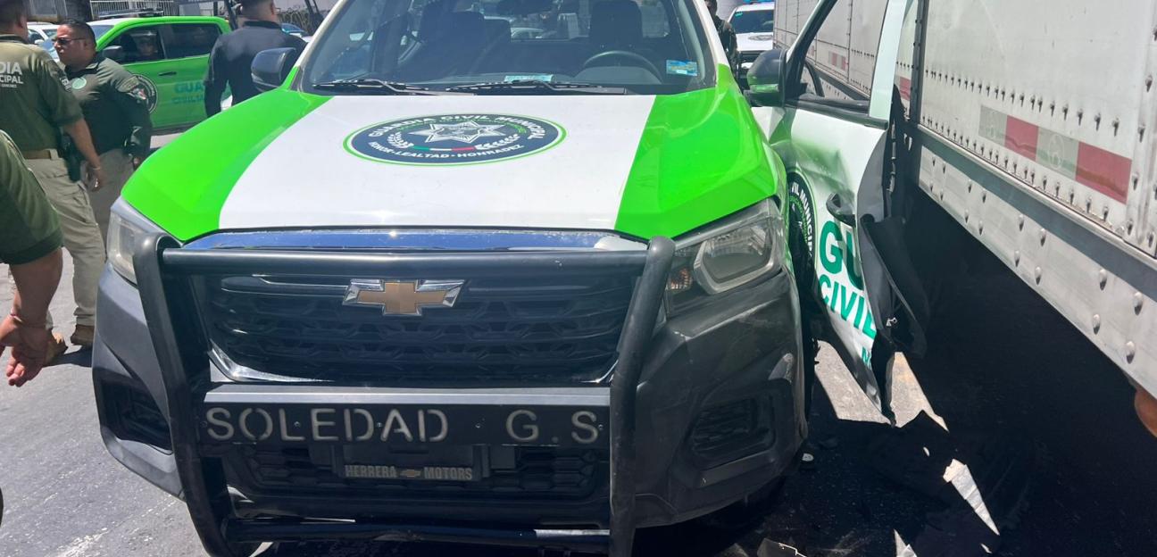 Guardia Civil de Soledad detuvo a chófer de tráiler por provocar hecho de tránsito y causar daños a patrulla