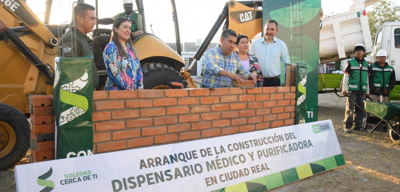 Juan Manuel Navarro inicia construcción de dispensario médico y purificadora en Ciudad Real