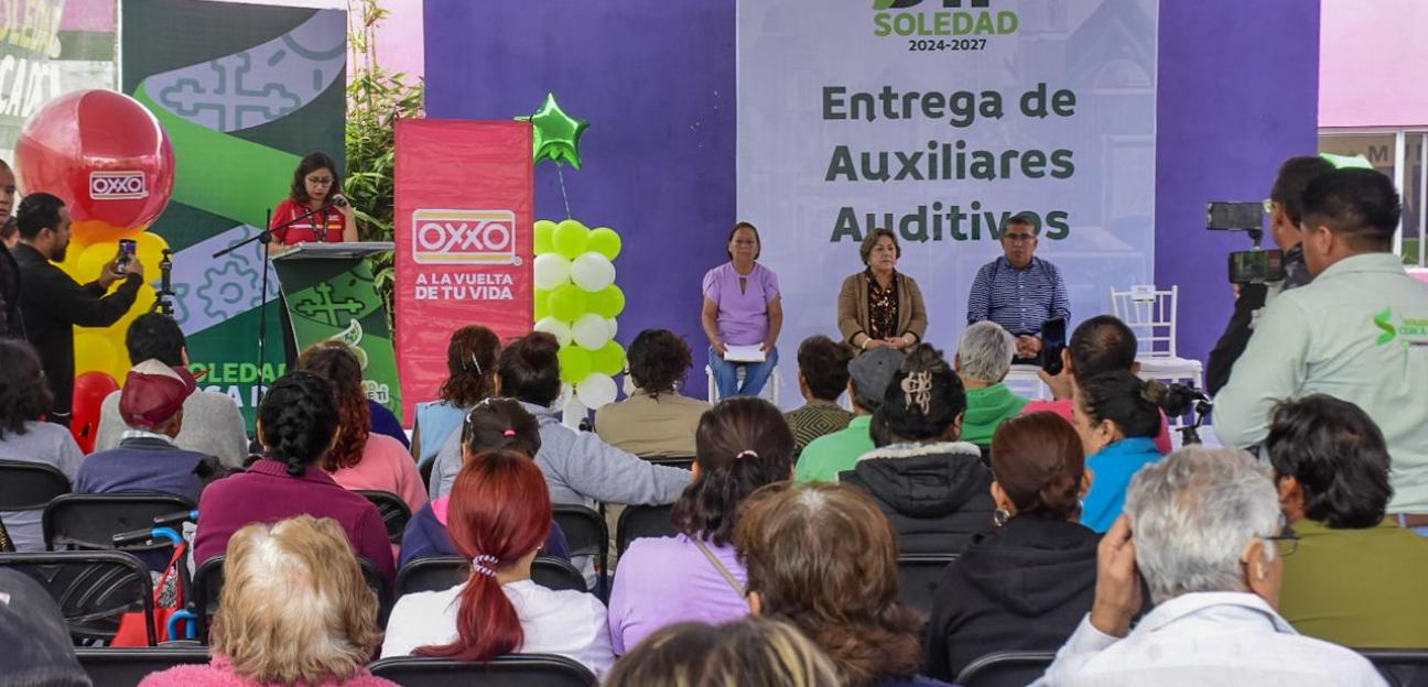 Ayuntamiento de Soledad impulsa la inclusión social con entrega de aparatos auditivos a infantes y adultos