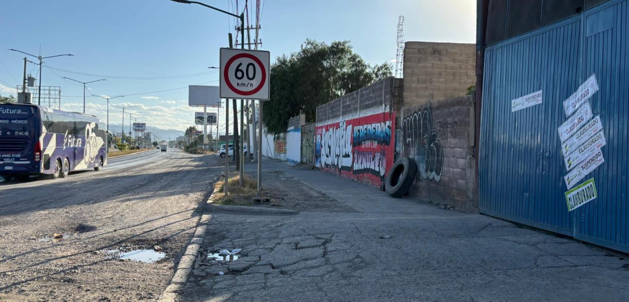 Establecimiento irregular de venta de agua en pipas daño severamente tramo de la carretera a Matehuala