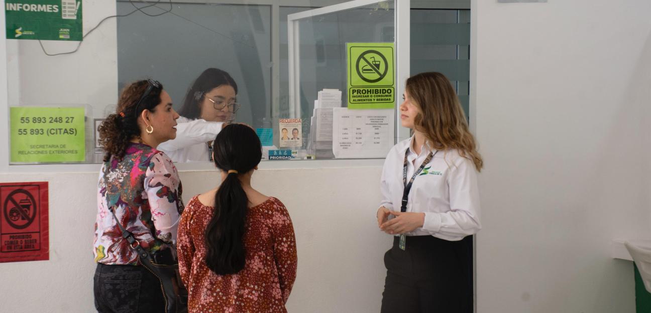 En tiempo récord y con orden, oficina de Enlace de la SRE en Soledad entrega pasaportes a la ciudadanía