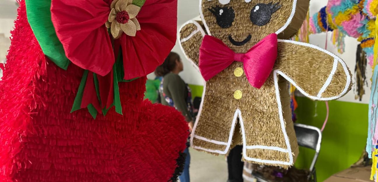Gobierno de Soledad elabora piñatas para llevar alegría a las familias en diciembre