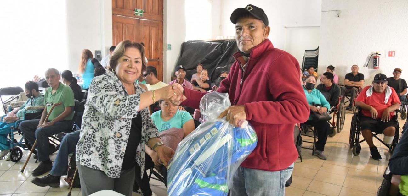 DIF de soledad cumple con nueva entrega de apoyos a beneficiarios