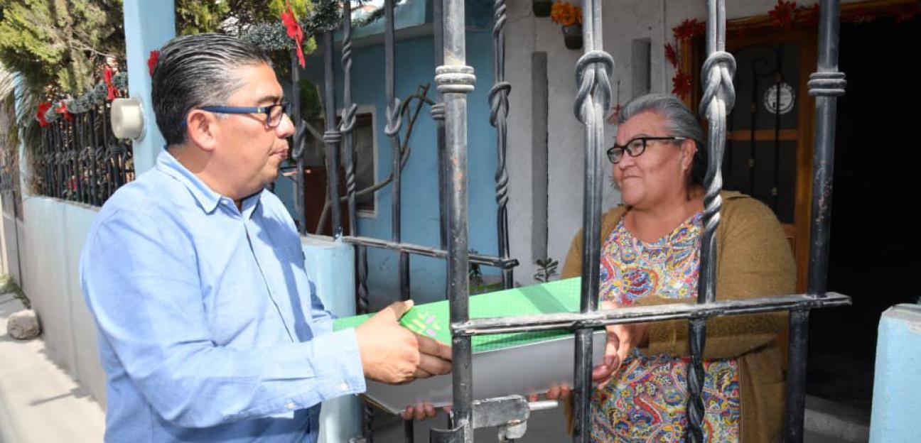 Juan Manuel Navarro recorre colonias para llevar alegría a familias de Soledad con Rosca de Reyes