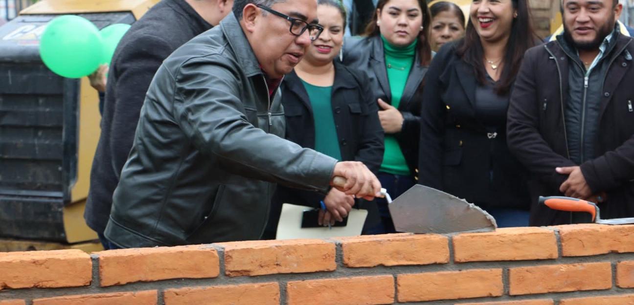 Alcalde Juan Manuel Navarro promueve infraestructura deportiva y de servicios en col. La Virgen