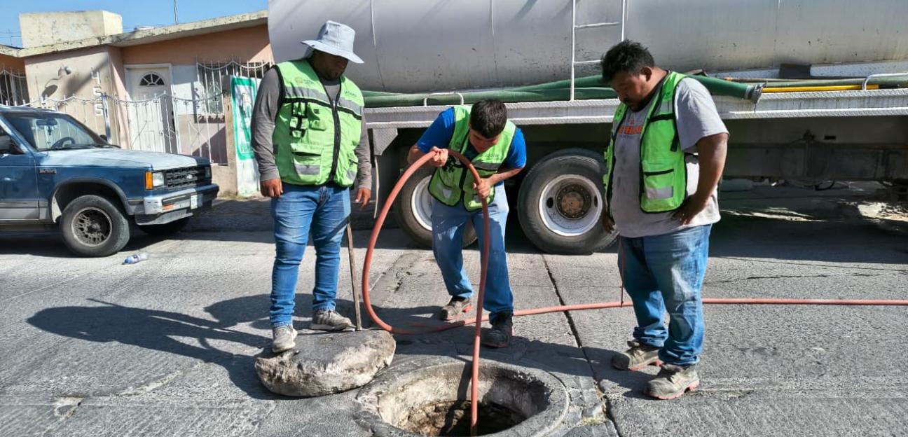 Ayuntamiento de Soledad atiende y resuelve colapsos de drenaje con labores de desazolve