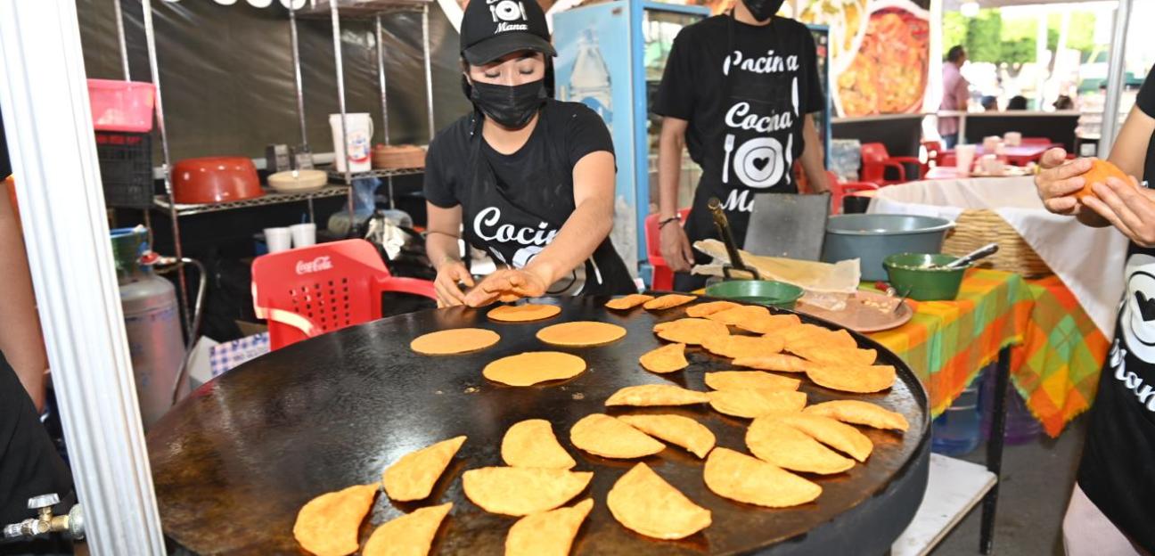 Enchiladas cautivan la Muestra Gastronómica en el primer día de la FENAE 2026